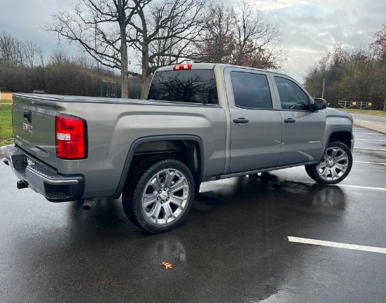 2017 GMC 1500 Pickup SLE CREW CAB 4 x 4
